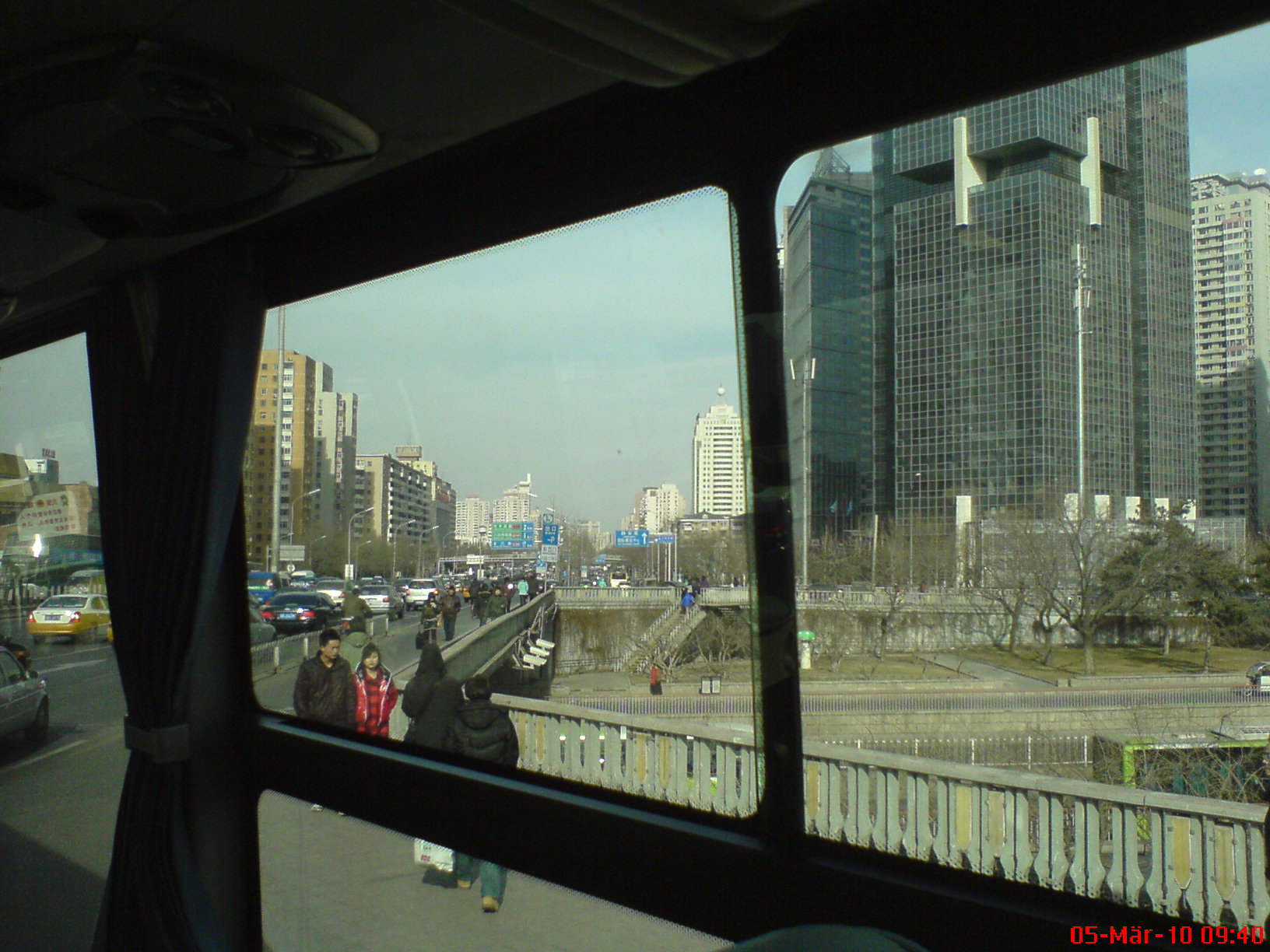 Erstes Foto... Im Bus zum Hotel :)